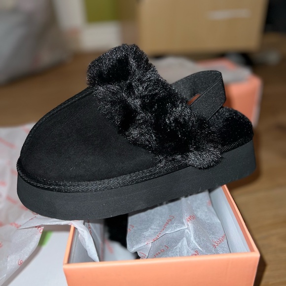 Sandals flip flop with furr - Picture 3 of 3